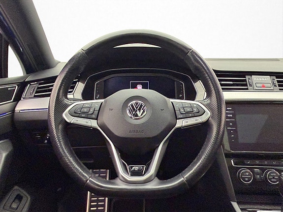 Volkswagen Passat 16 of 30