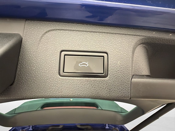 Volkswagen Passat 10 of 30