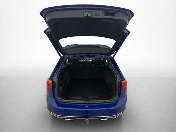 Volkswagen Passat 9 of 30