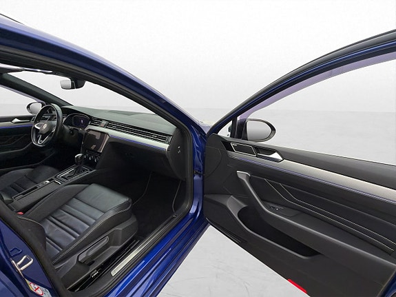 Volkswagen Passat 13 of 30