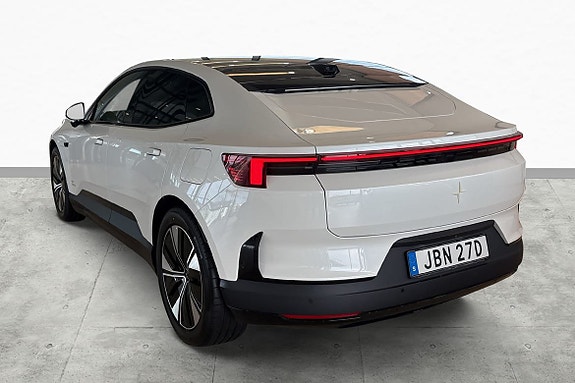 Polestar 4 8 of 30