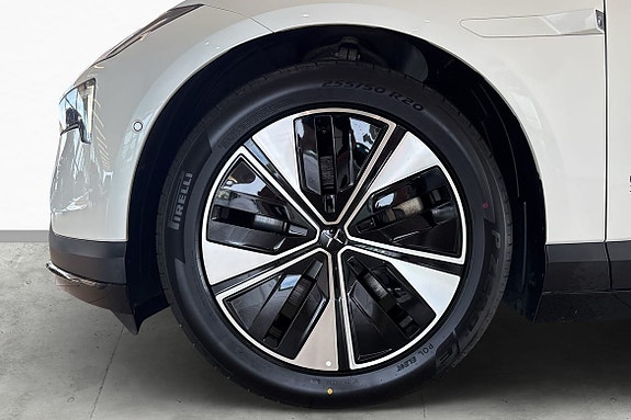 Polestar 4 6 of 30