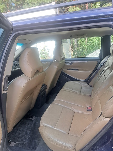 Volvo V70 8 of 8