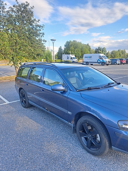Volvo V70 3 of 8