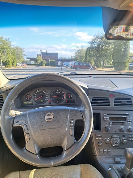 Volvo V70 6 of 8