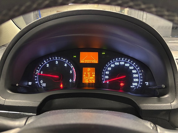 Toyota Avensis 21 of 24