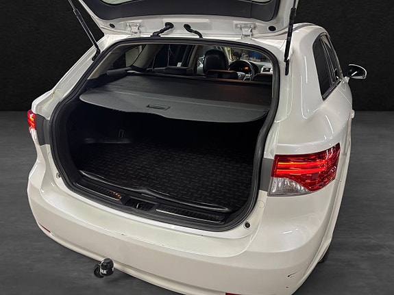 Toyota Avensis 10 of 24