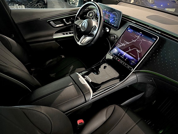 Mercedes-Benz EQE500 SUV 19 of 26