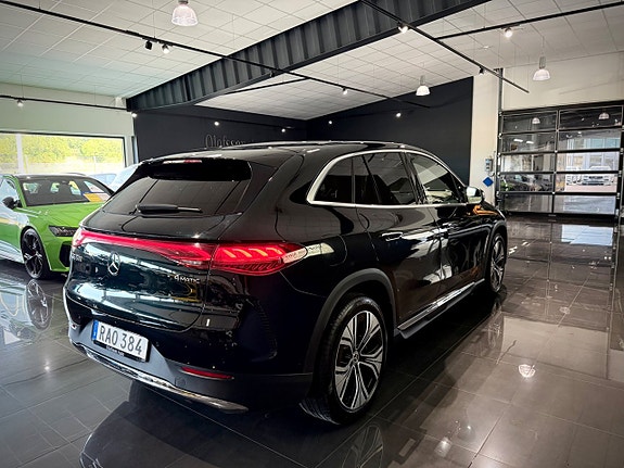 Mercedes-Benz EQE500 SUV 25 of 26