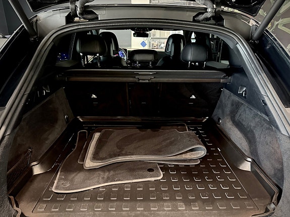 Mercedes-Benz EQE500 SUV 11 of 26