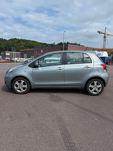 Toyota Yaris 5 of 12