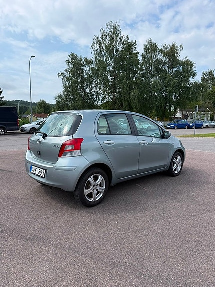 Toyota Yaris 6 of 12