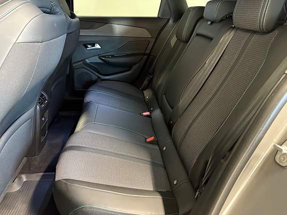 Peugeot 308 SW 12 of 17