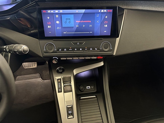 Peugeot 308 SW 13 of 17
