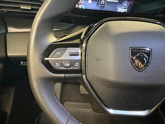 Peugeot 308 SW 10 of 17