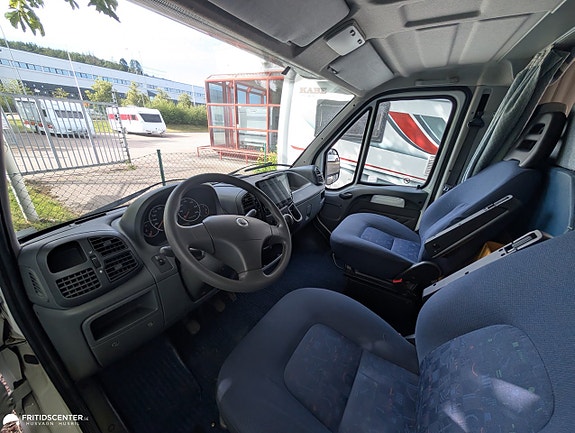 Bürstner A645 *Familjebil / 6 bältade / Rymlig 19 of 21