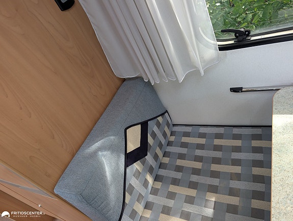Bürstner A645 *Familjebil / 6 bältade / Rymlig 9 of 21