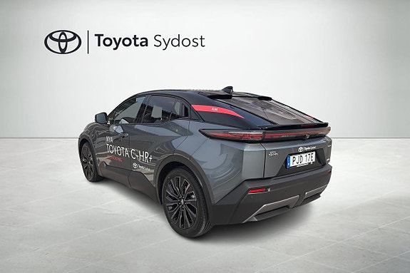 Toyota C-HR 4 of 15