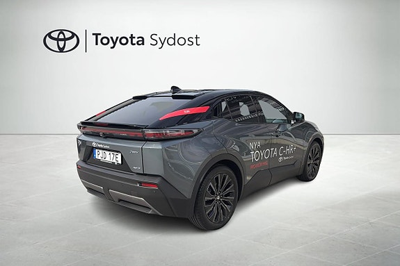 Toyota C-HR 6 of 15
