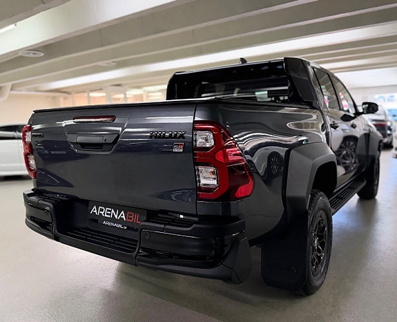 Toyota HiLux 4 of 29