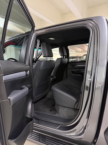 Toyota HiLux 27 of 29