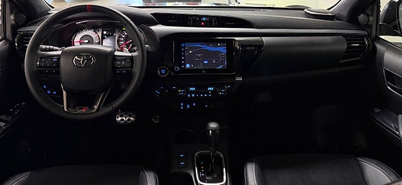 Toyota HiLux 13 of 29
