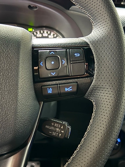 Toyota HiLux 25 of 29
