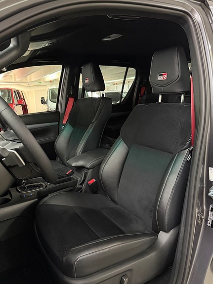 Toyota HiLux 26 of 29