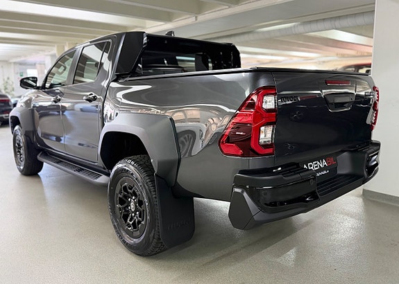 Toyota HiLux 3 of 29