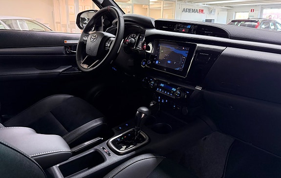 Toyota HiLux 12 of 29