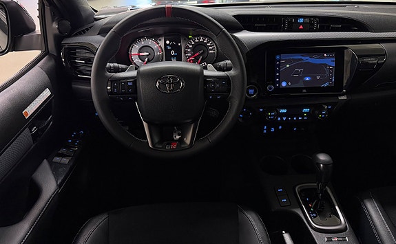 Toyota HiLux 15 of 29