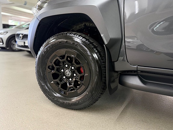 Toyota HiLux 6 of 29