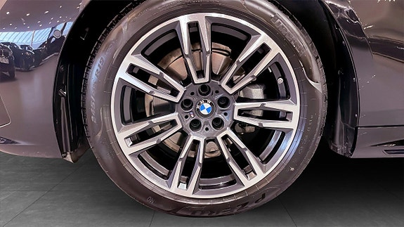 BMW 520 9 of 12