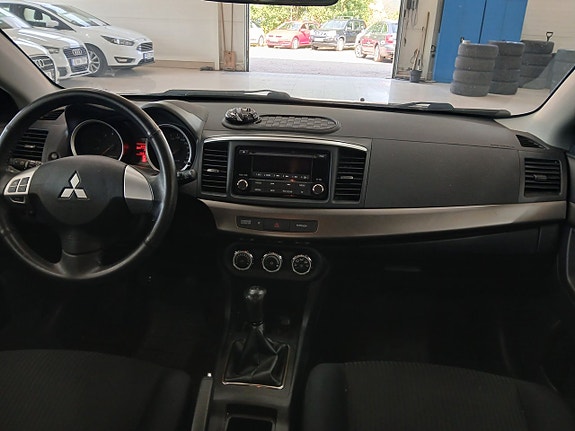 Mitsubishi Lancer 13 of 18
