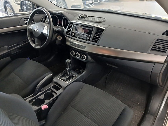 Mitsubishi Lancer 14 of 18
