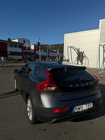 Volvo V40 4 of 9
