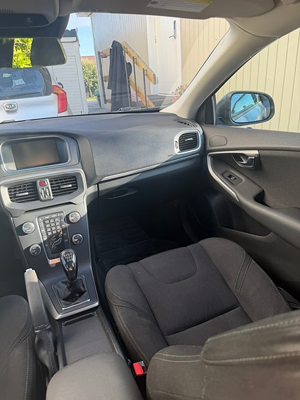 Volvo V40 7 of 9