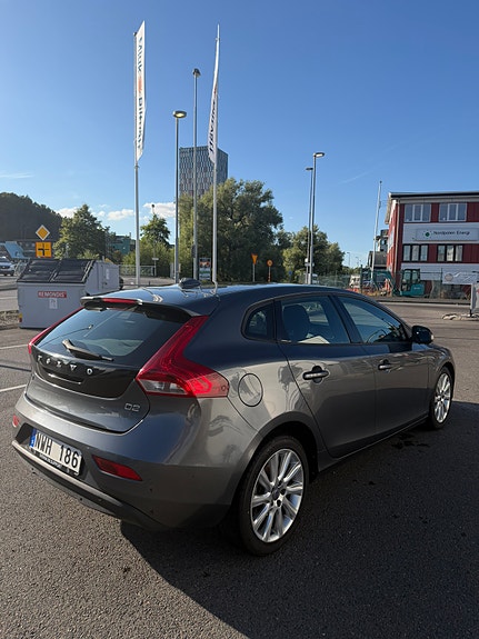 Volvo V40 3 of 9