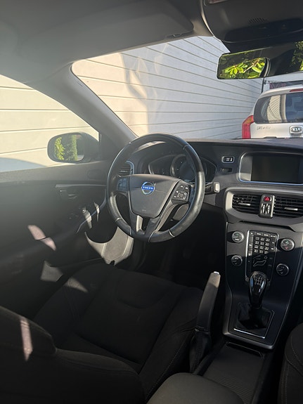 Volvo V40 6 of 9