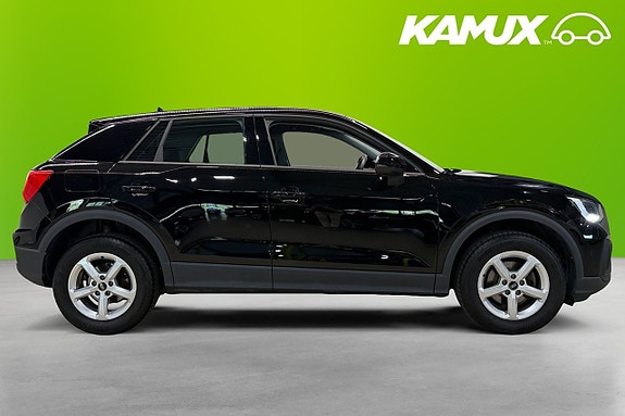 Audi Q2 2 of 19