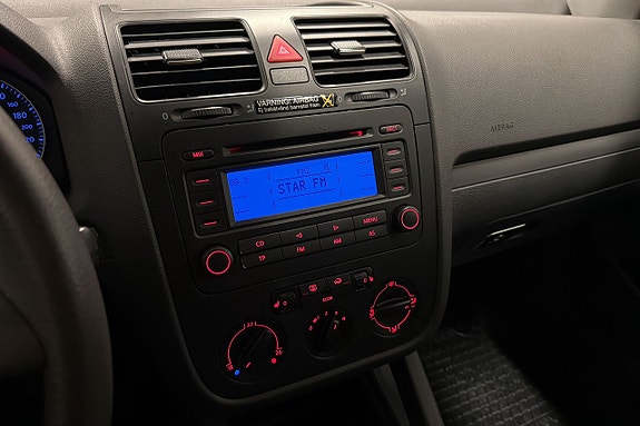 Volkswagen Golf V 11 of 16