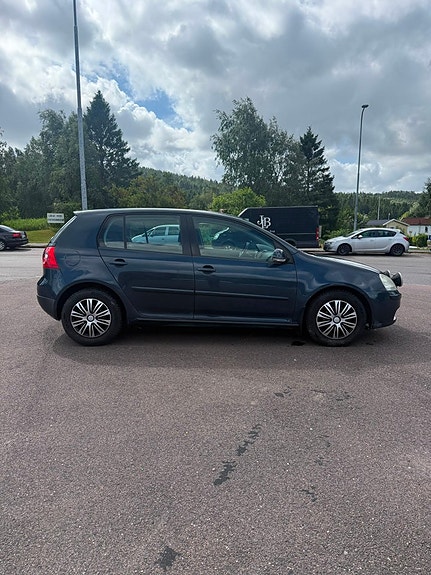 Volkswagen Golf V 5 of 12