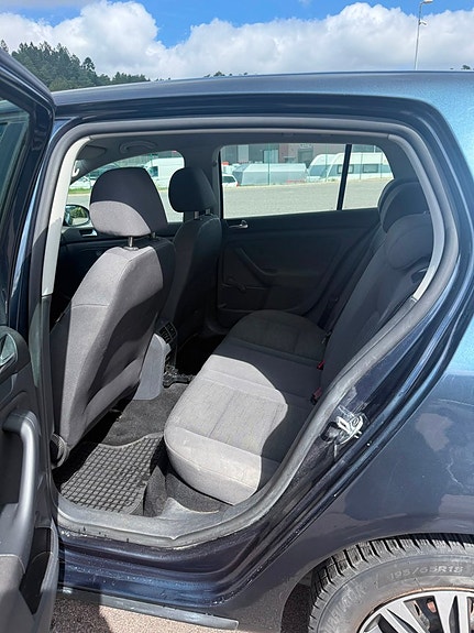 Volkswagen Golf V 11 of 12