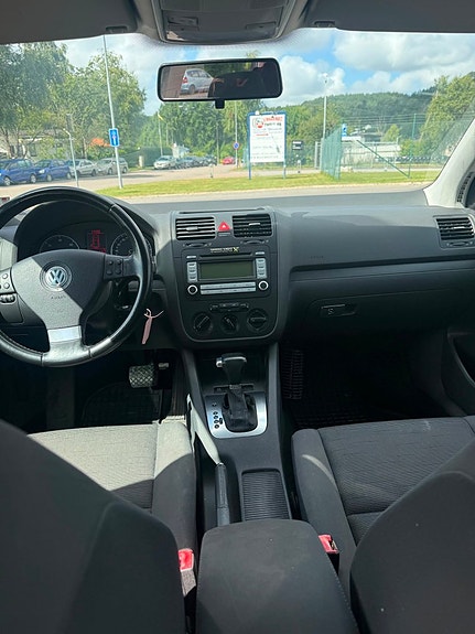 Volkswagen Golf V 9 of 12