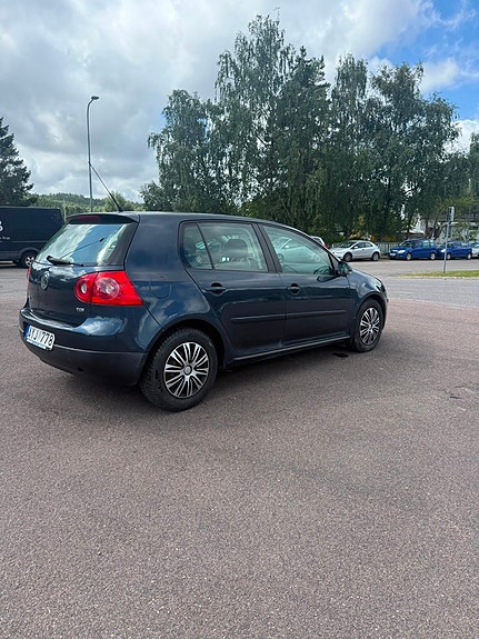 Volkswagen Golf V 3 of 12