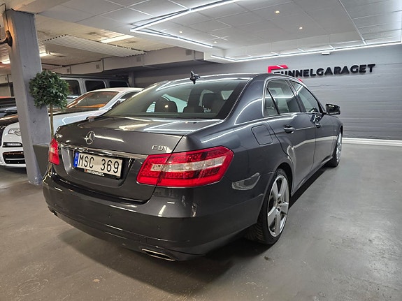 Mercedes-Benz E200 4 of 12