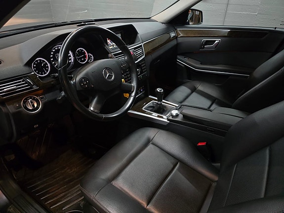Mercedes-Benz E200 12 of 12