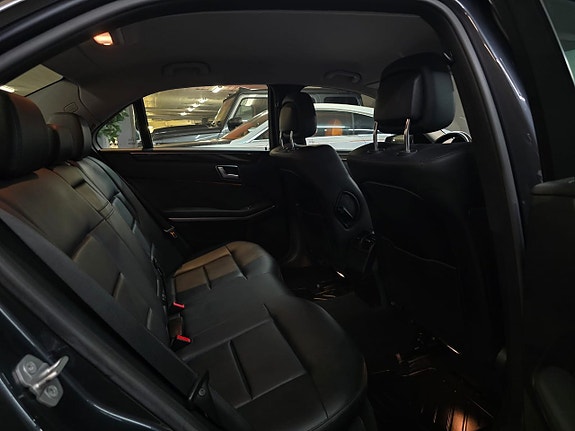 Mercedes-Benz E200 10 of 12