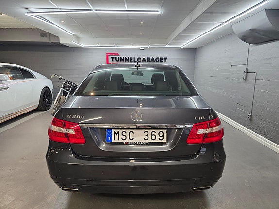 Mercedes-Benz E200 5 of 12