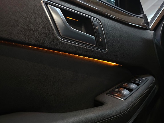Mercedes-Benz E200 11 of 12
